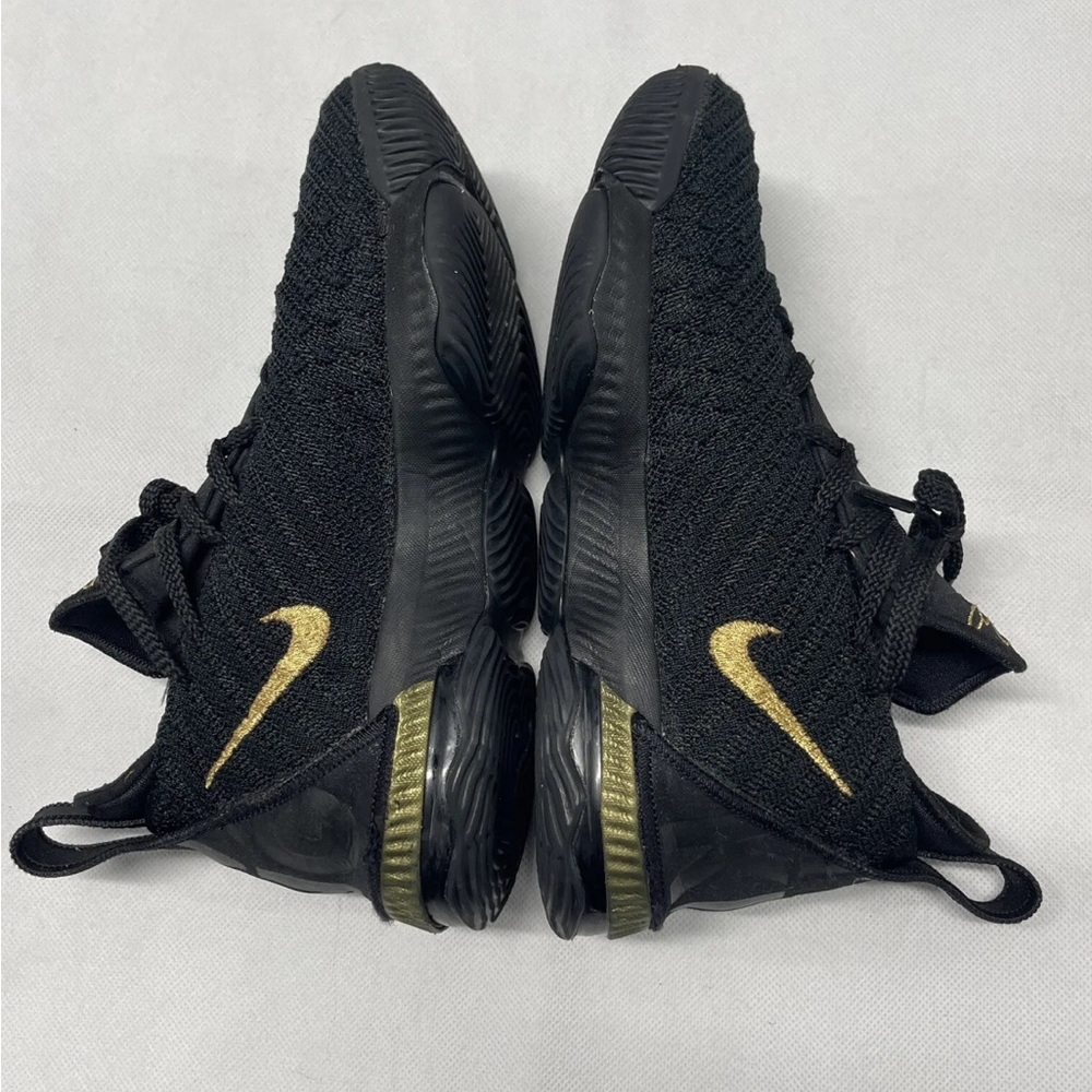 Nike LeBron 16 I Am King GS Youths Size 6Y.
